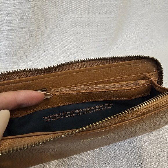 Matt & Nat brown wallet in near perfect condition - Picture 4 of 7